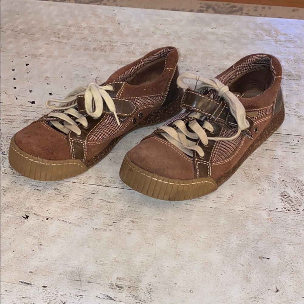Brown casual lace up shoes